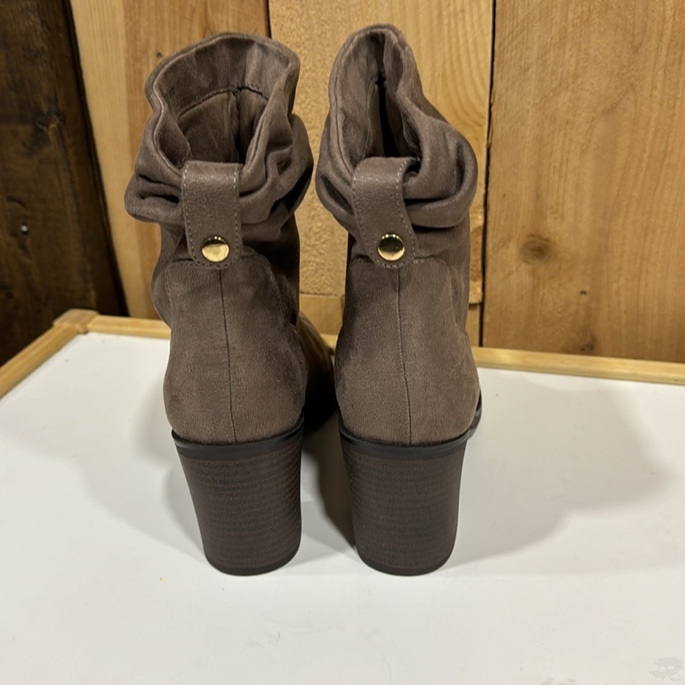 Brown suede boots - Picture 3 of 6